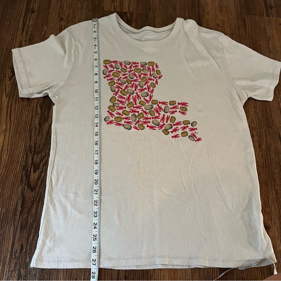 Breck & Vale Crawfish Boil Louisiana Light Tan Cream Tee Size Large - Picture 2 of 8